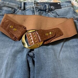 Tan and brown stretchy belt with gold buckle